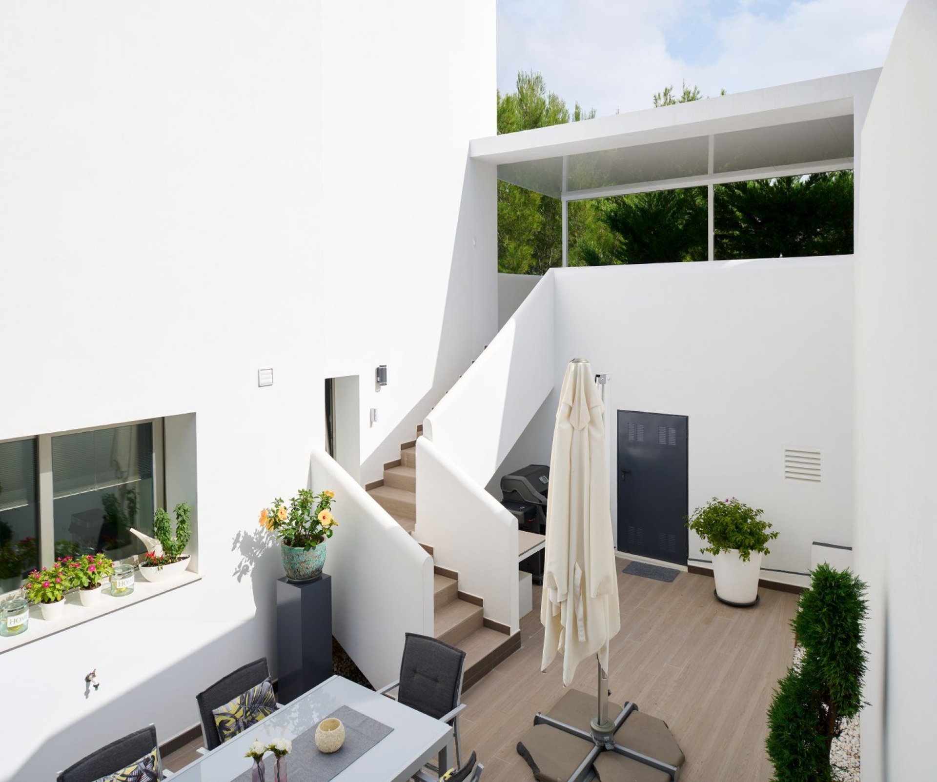 7 patio_1437x1200.JPG