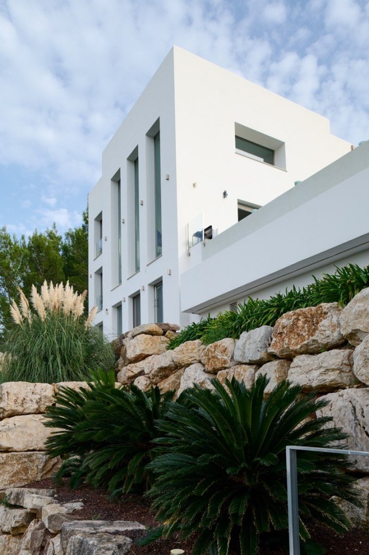 43 view exterior_798x1200.JPG