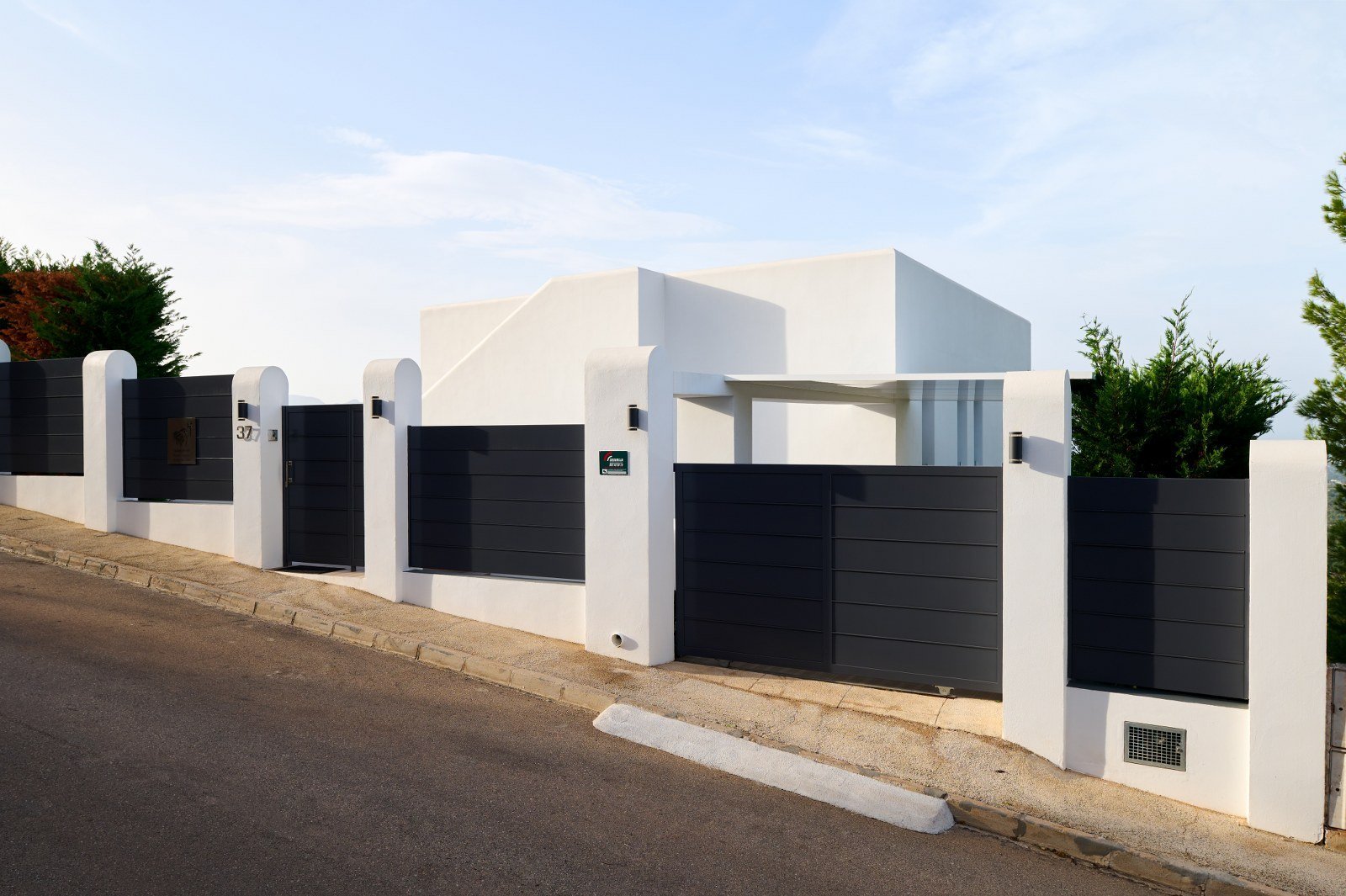 1 street view_1600x1065.JPG