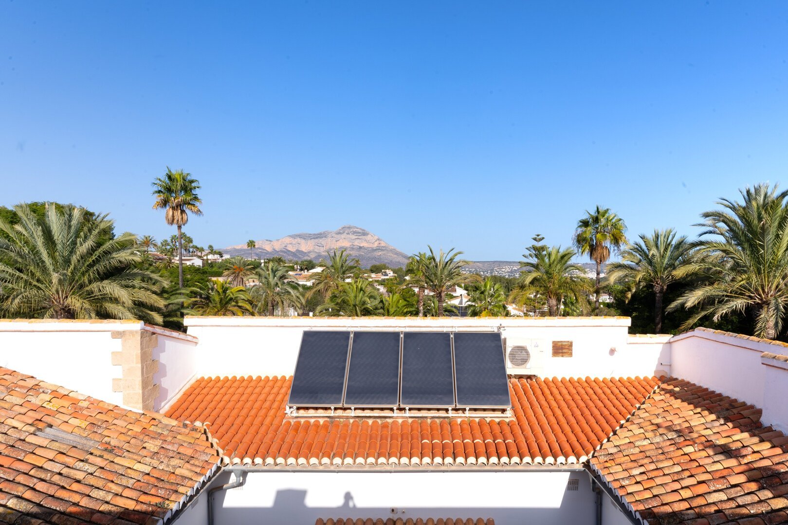 KV111V-La Lluca-Placas solares.jpg