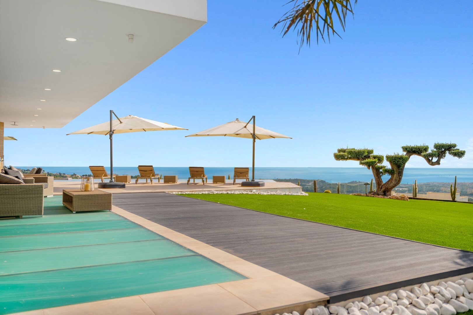 Villa_Eclipse - Exteriores - Terraza piscina (13).jpg