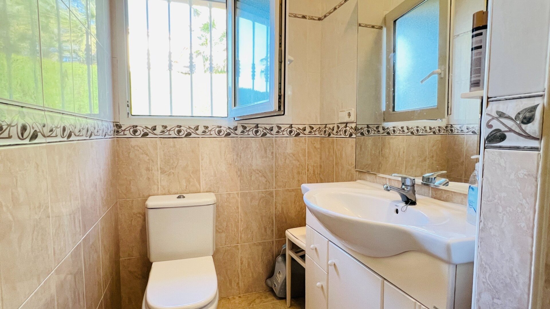 eefdc1c105f91295e2c7f306a7ca61cb2a2ba1e5.jpg