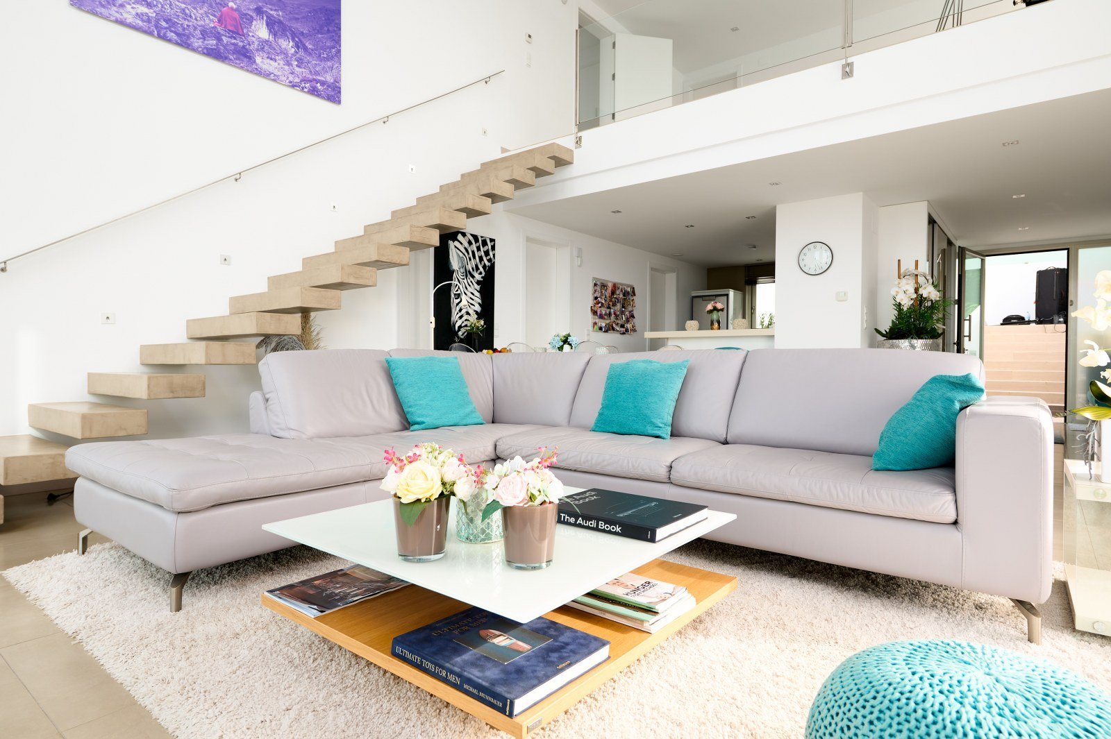 16 living room_1600x1065.JPG