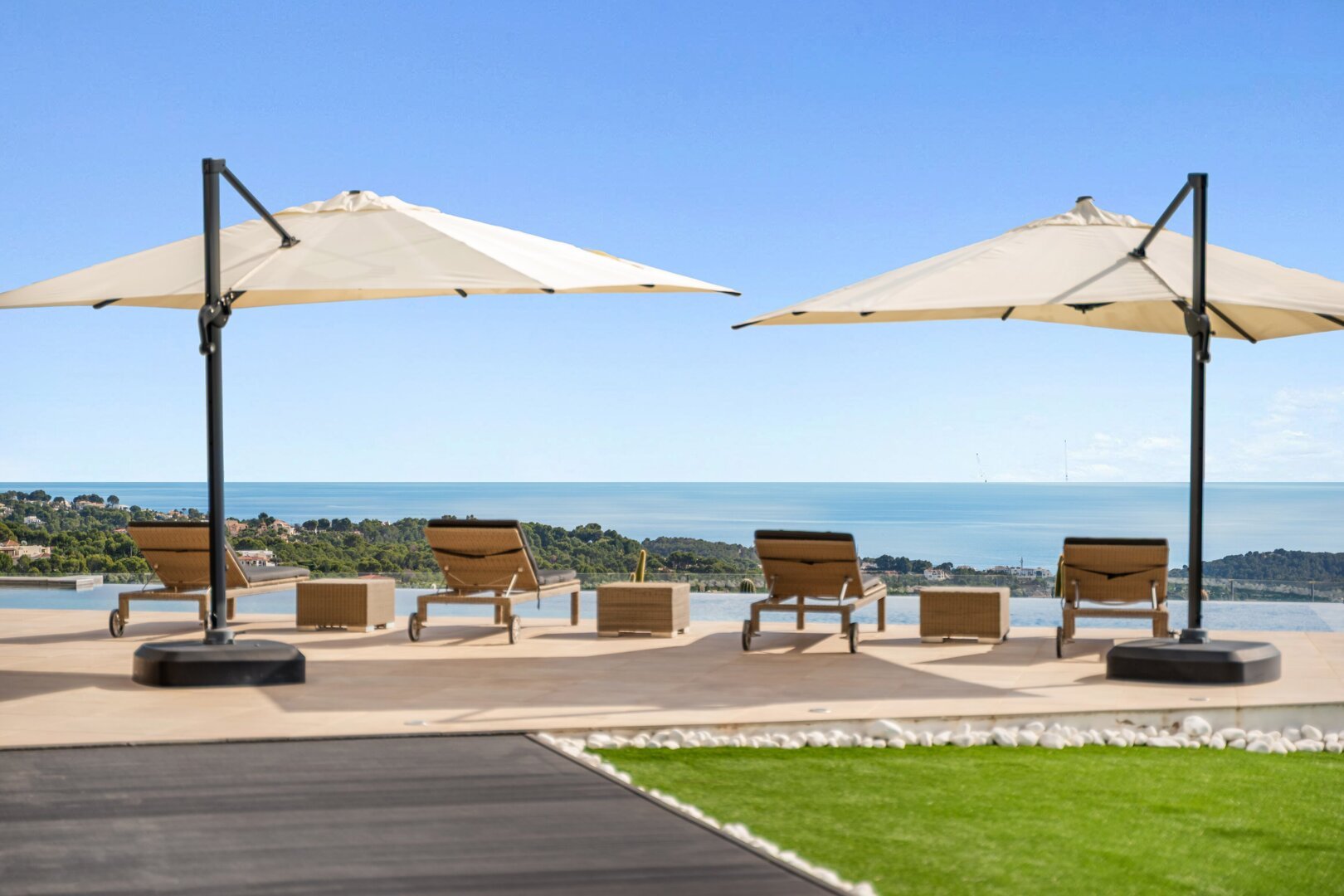 Villa_Eclipse - Exteriores - Terraza piscina (12).jpg