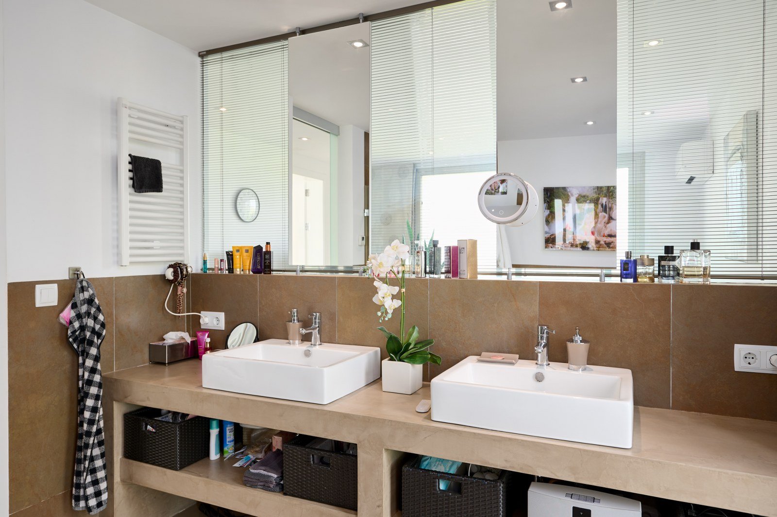 20 suite bedroom 1_1600x1064.JPG