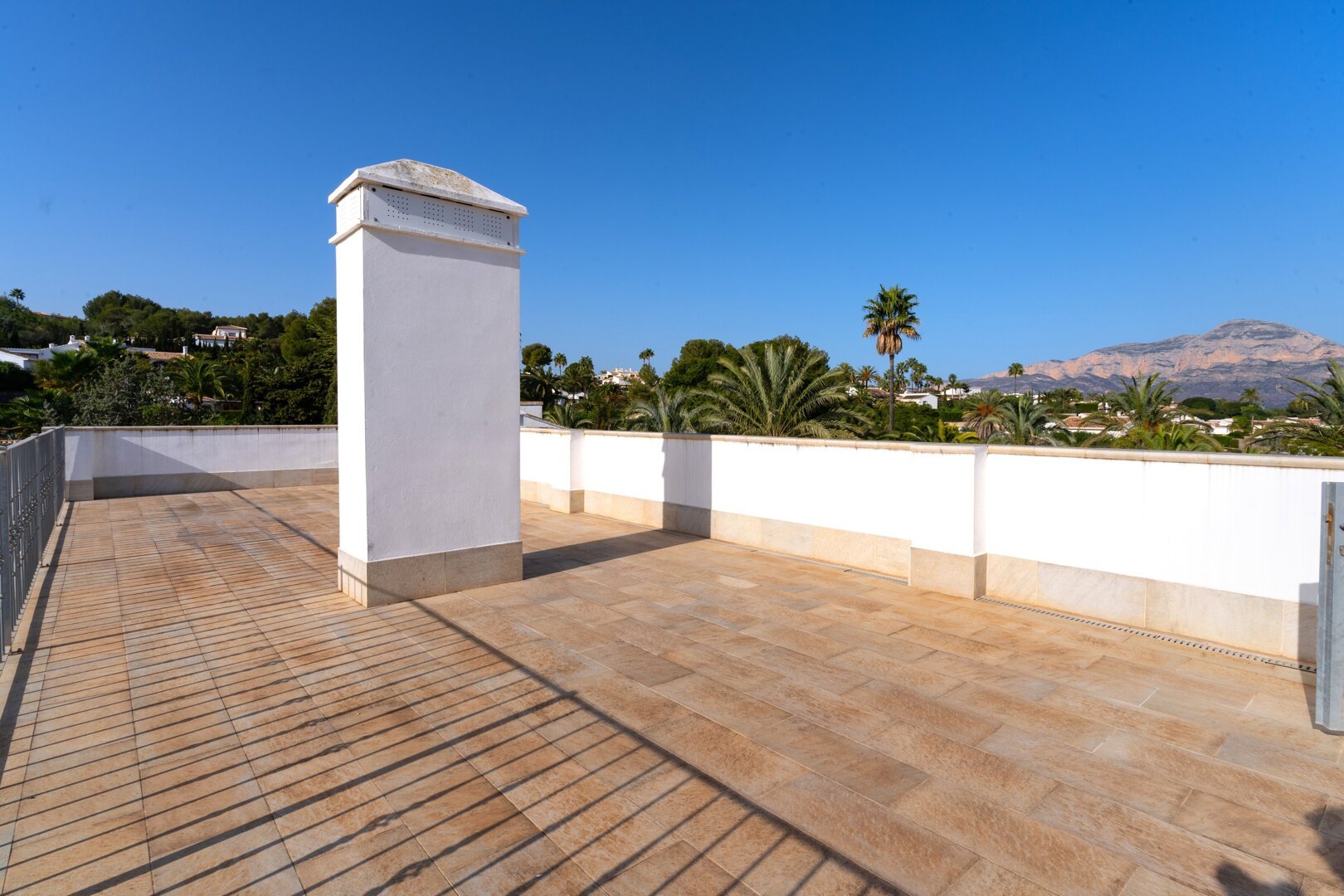 KV111V-La Lluca-Terraza (2).jpg