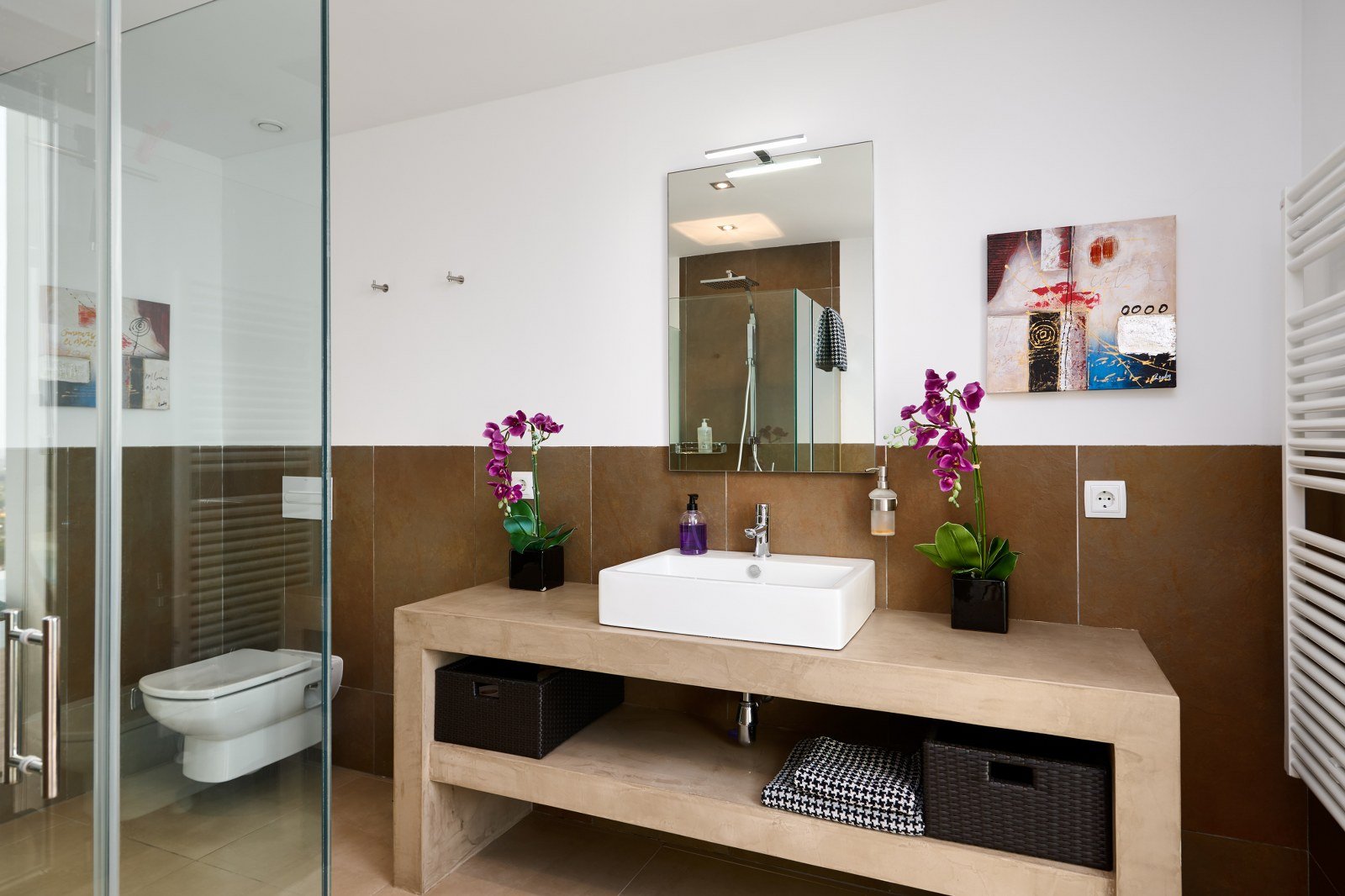 28  suite bedroom 3_1600x1066.JPG