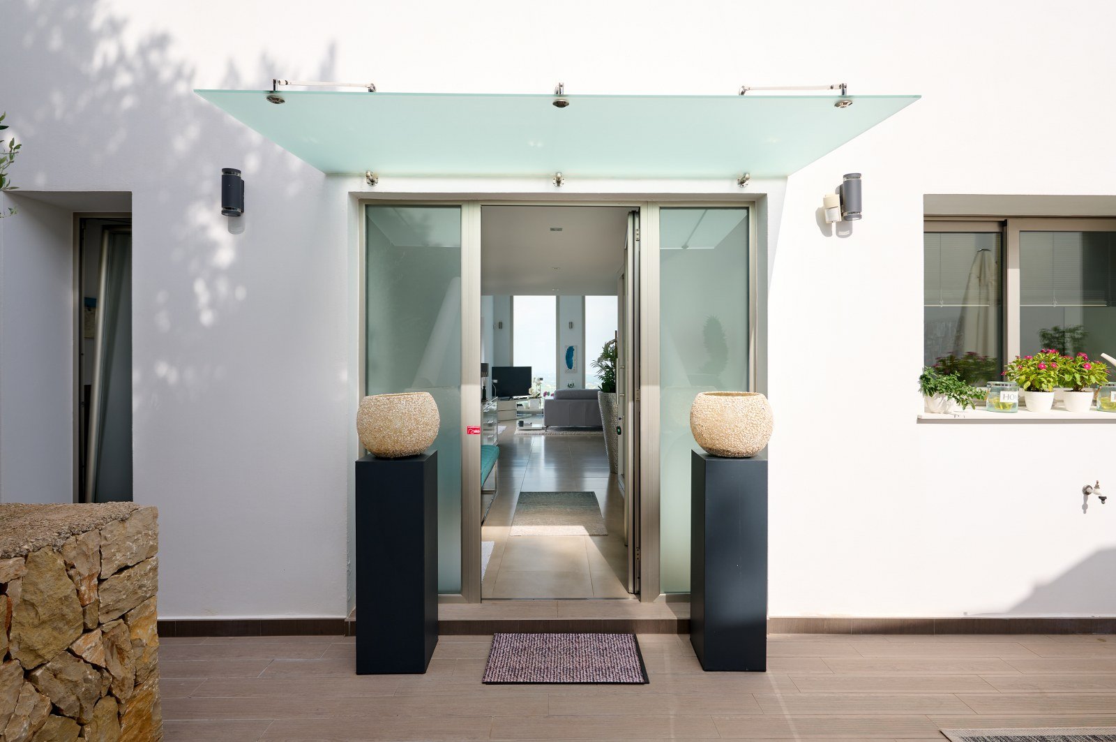 8 entrance_1600x1063.JPG