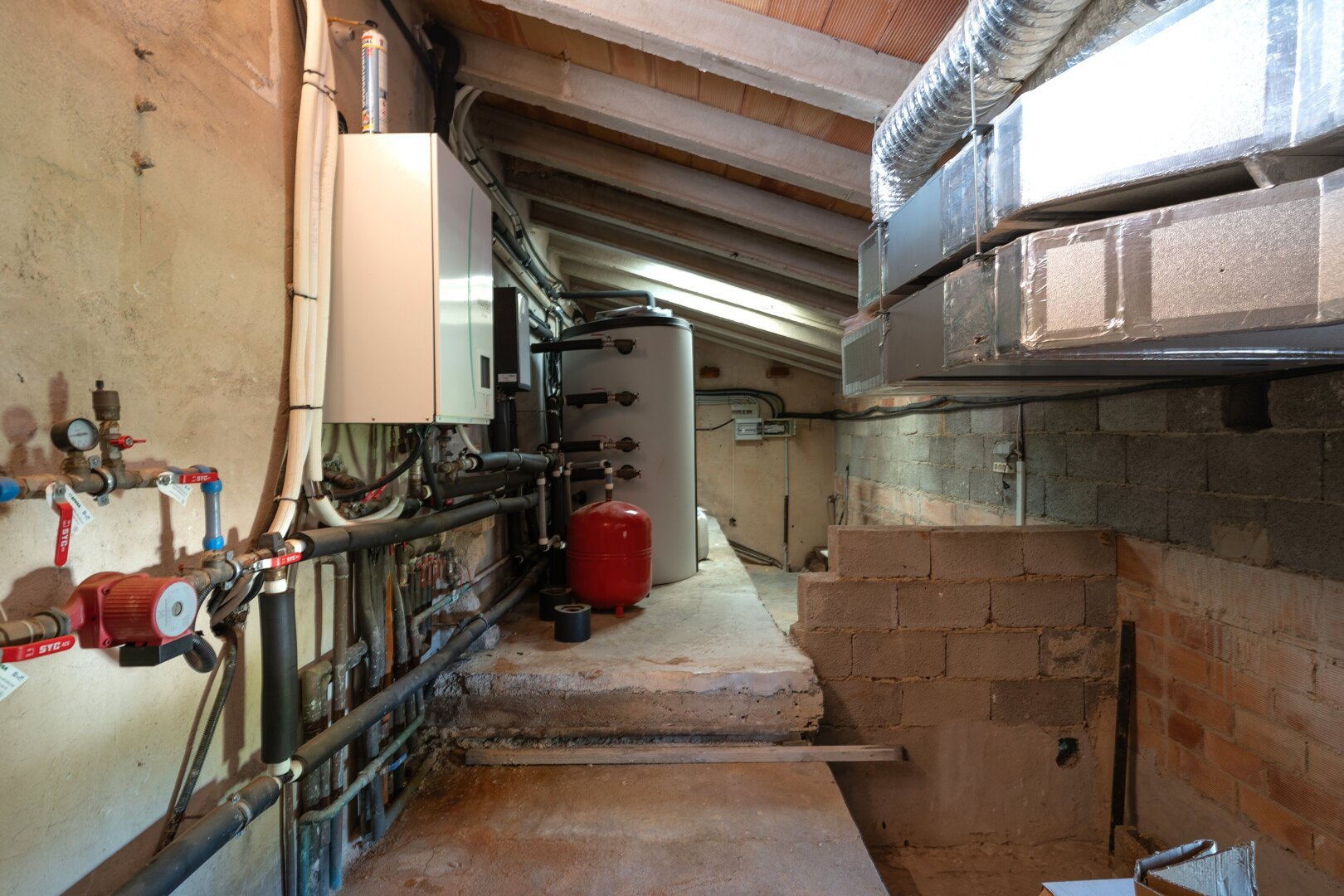 KV111V-La Lluca-Sala máquinas.jpg