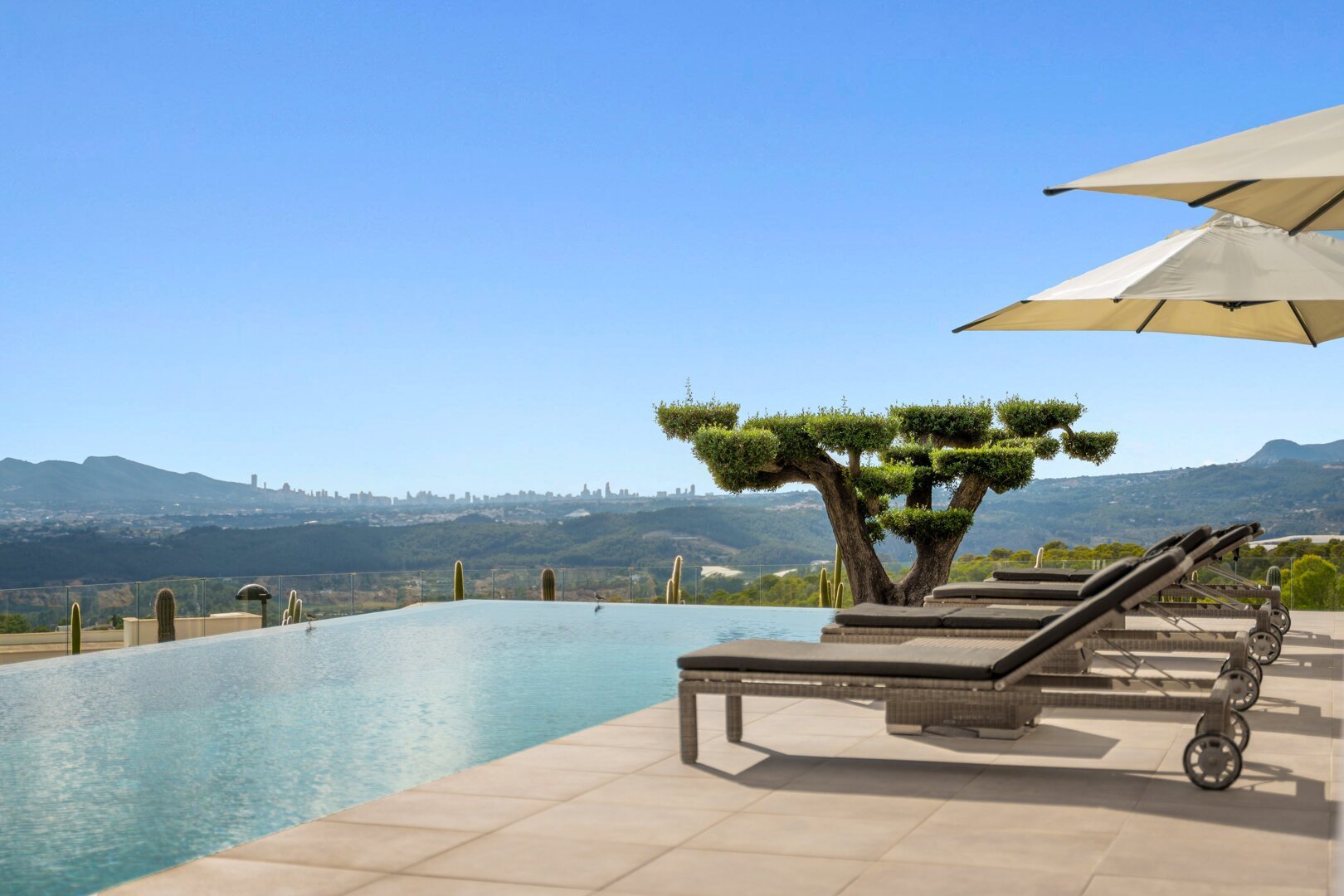 Villa_Eclipse - Exteriores - Terraza piscina (5).jpg