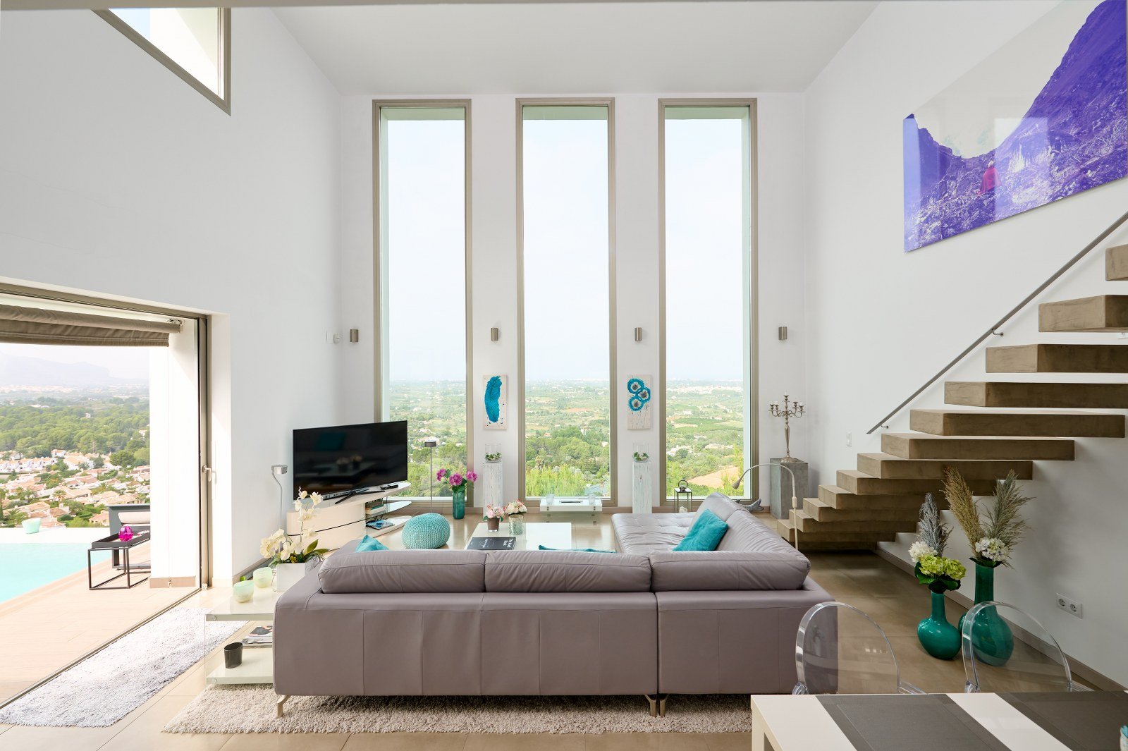 10 living room_1600x1065.JPG