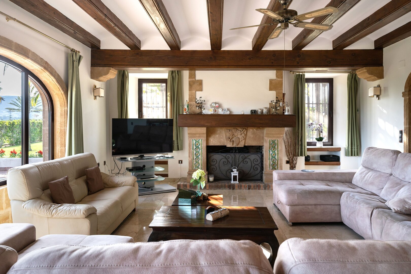 KV111V-La Lluca-Salón (1).jpg