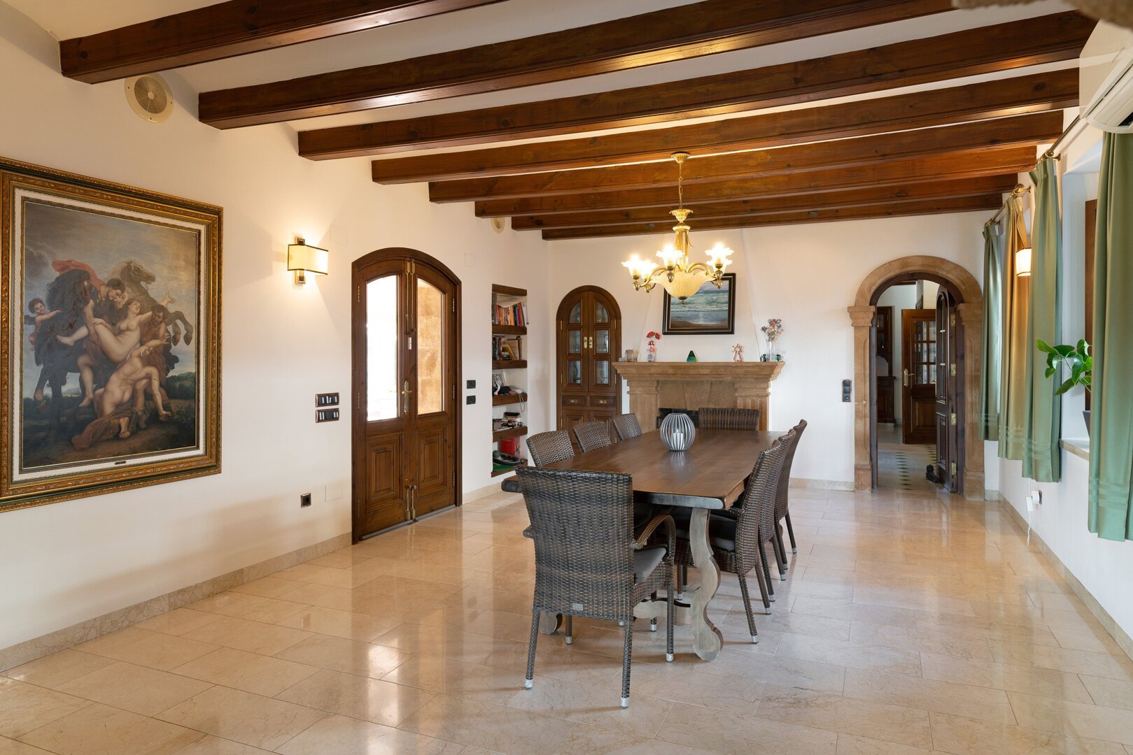KV111V-La Lluca-Comedor (1).jpg