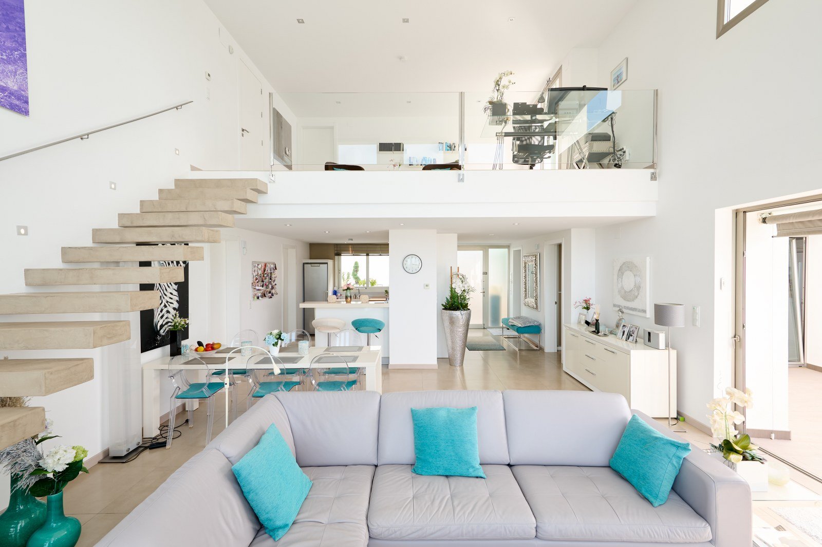 11 living room_1600x1065.JPG