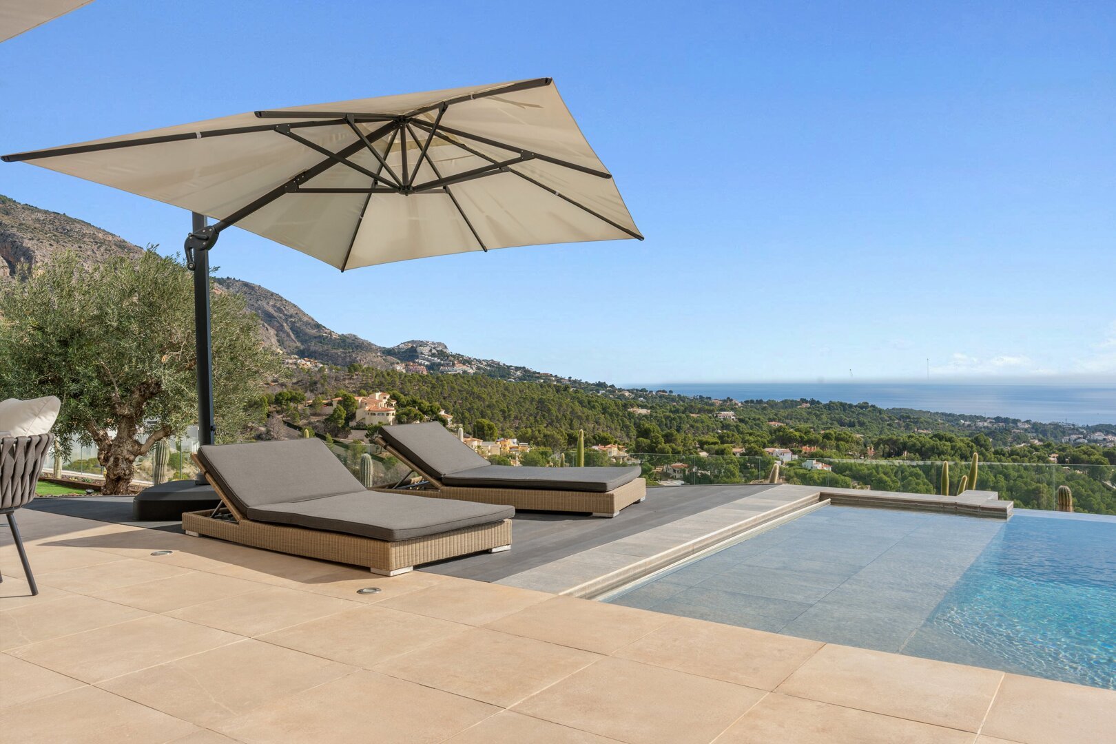 Villa_Eclipse - Exteriores - Terraza piscina (2).jpg