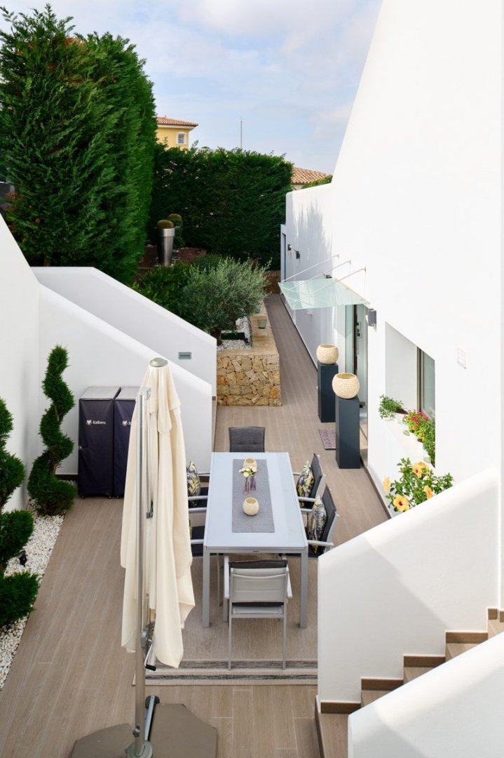 6 patio_799x1200.JPG