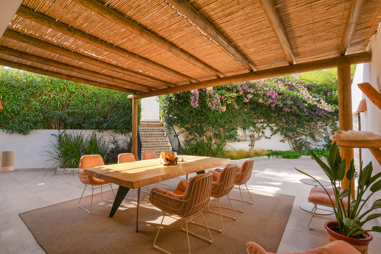 chanelli- wooden pergola (5) groot.png