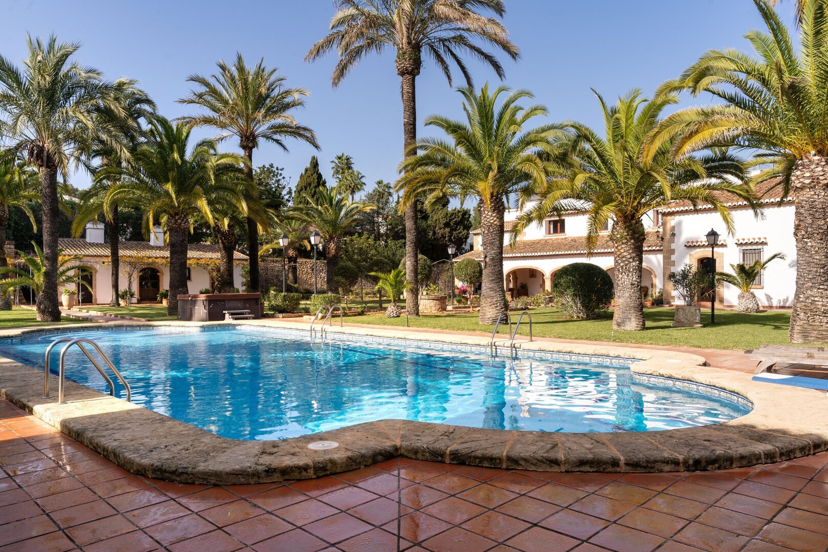 KV111V-La Lluca-Piscina (2).jpg