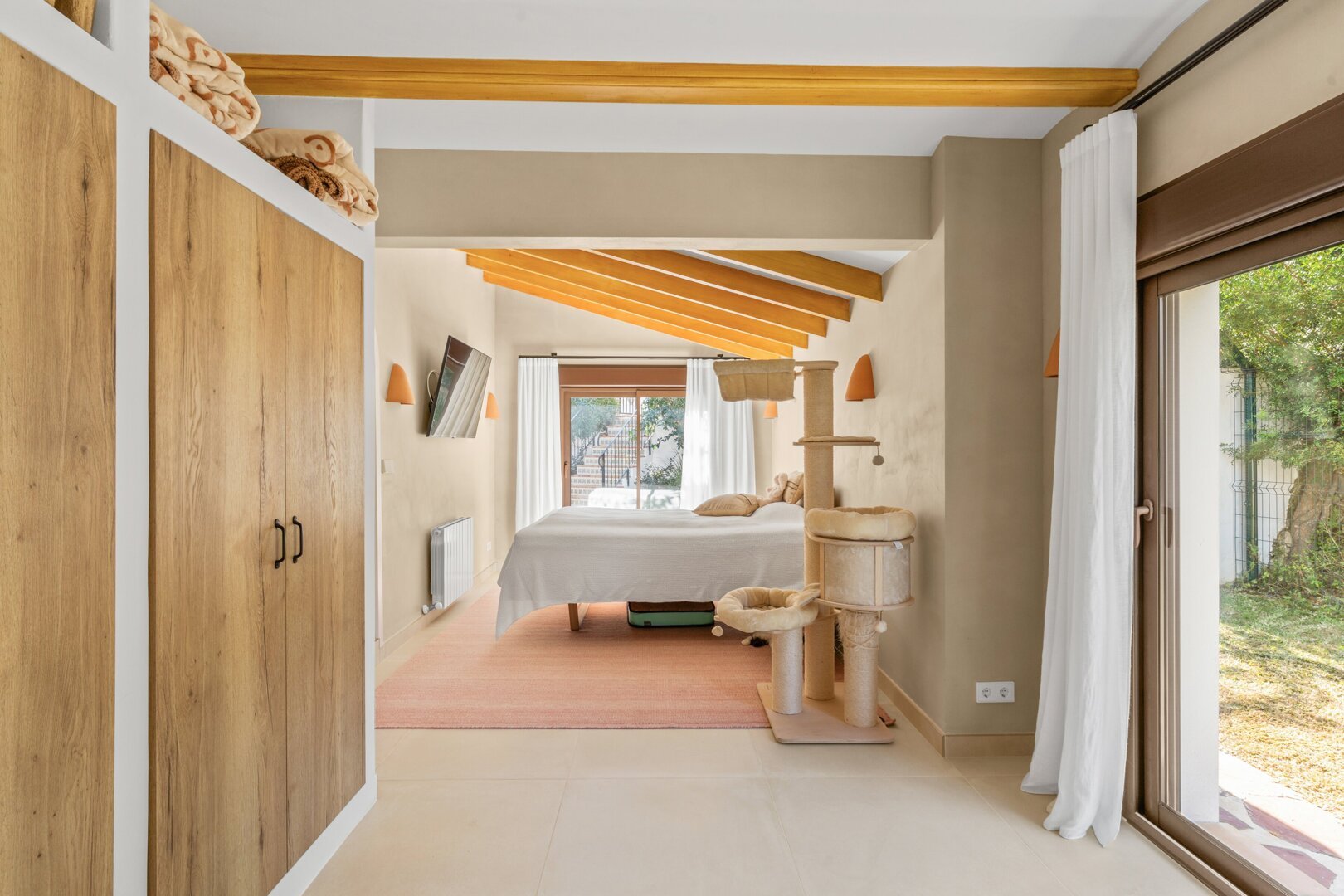 chanelli- bedroom downstairs (2).jpg