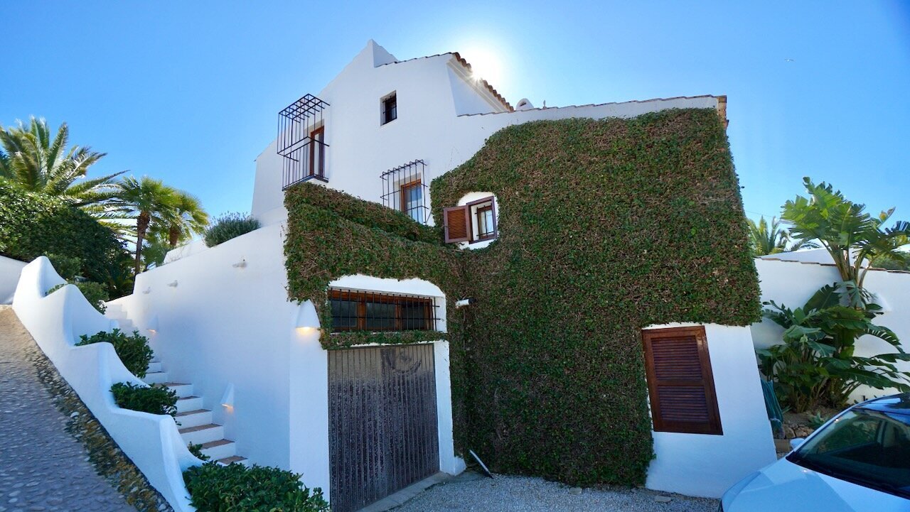 H-1963-AMBE First Sea Line Villa in Moraira - 34.jpeg