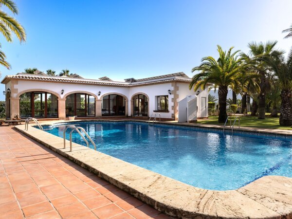 KV111V-La Lluca-Piscina.jpg