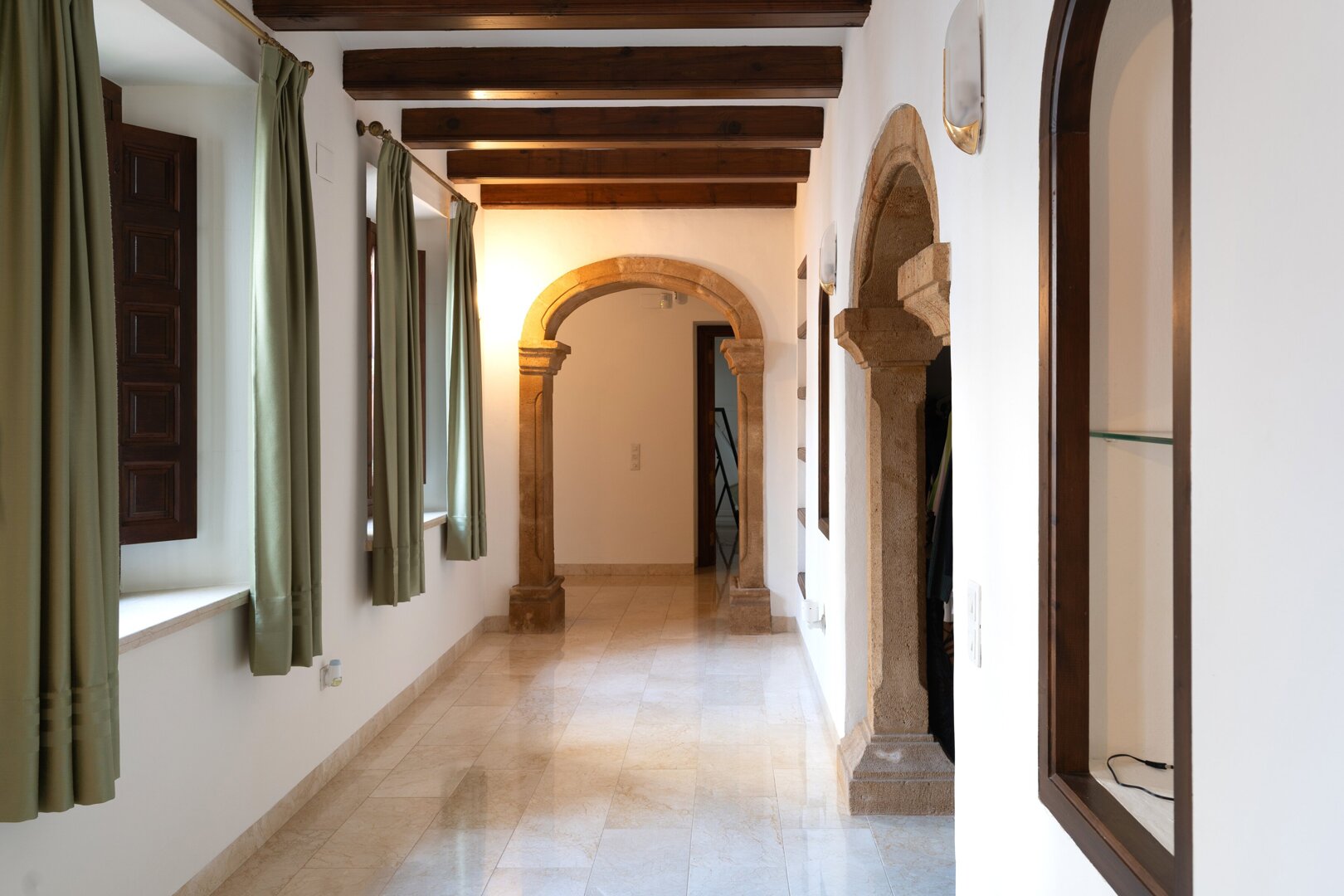 KV111V-La Lluca-Pasillo.jpg