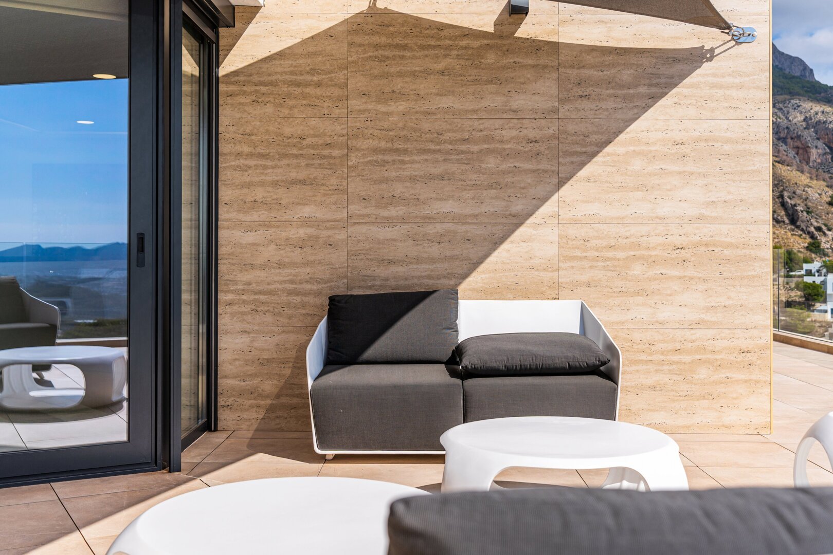 Villa_Eclipse - Planta Alta - Master Suite Terraza (3).jpg