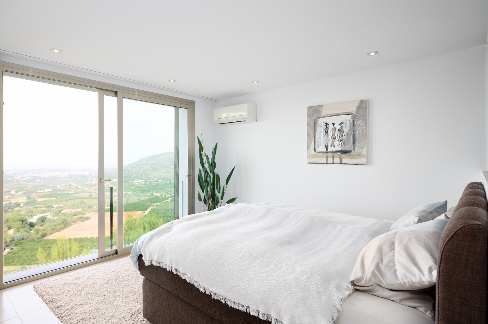 17 suite bedroom 1_1600x1065.JPG