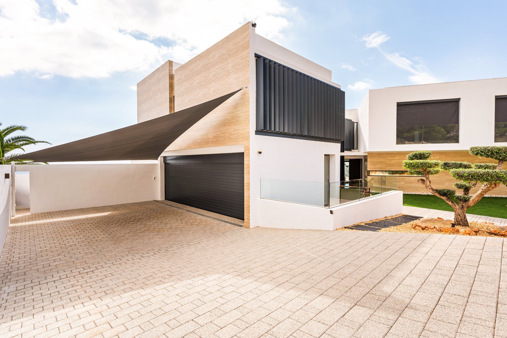 Villa_Eclipse - Fachada entrada (6).jpg