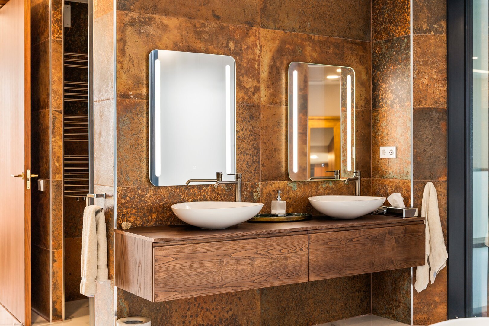 Villa_Eclipse - Planta Alta - Master Suite Baño (4).jpg