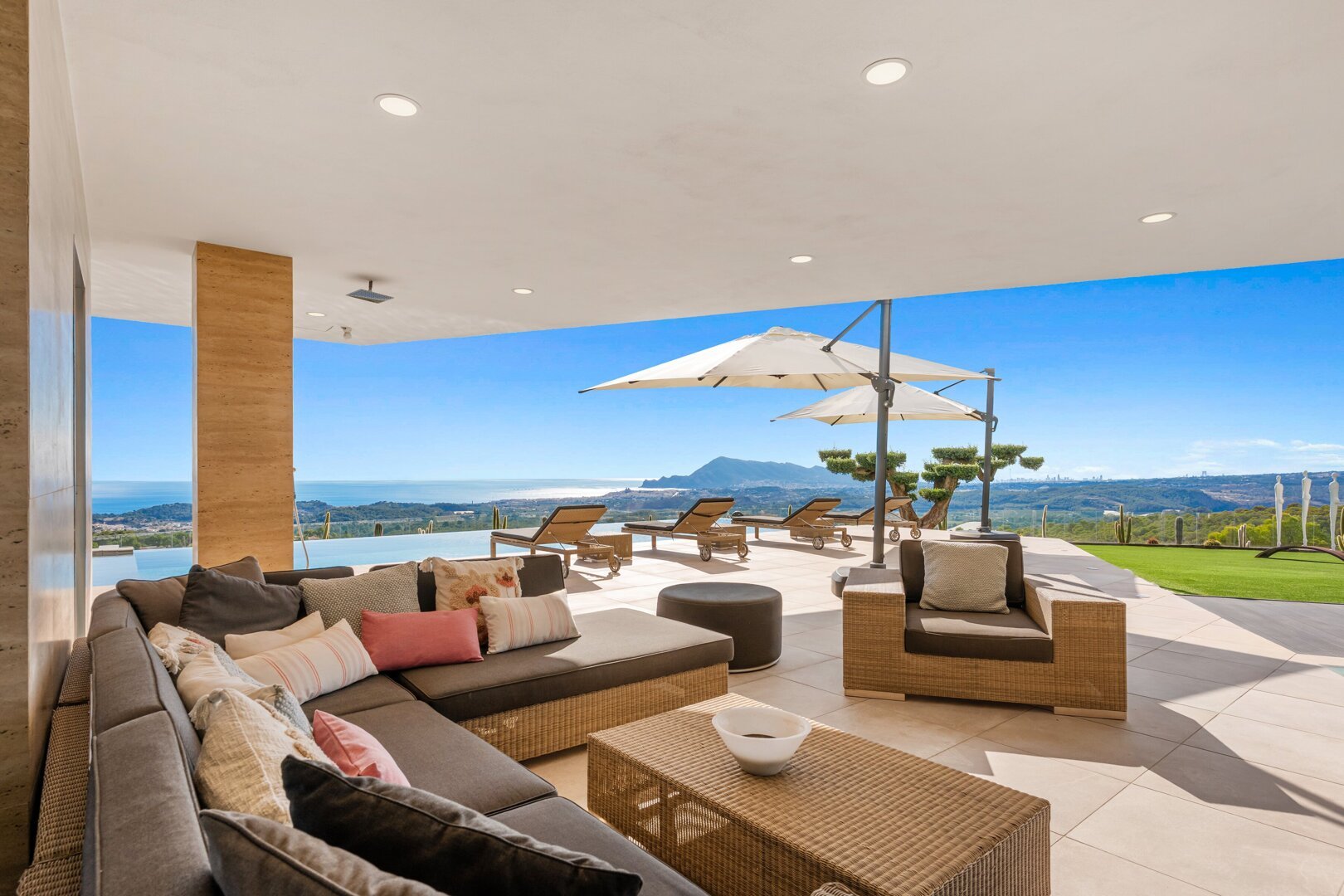 Villa_Eclipse - Exteriores - Teraza piscina (10).jpg