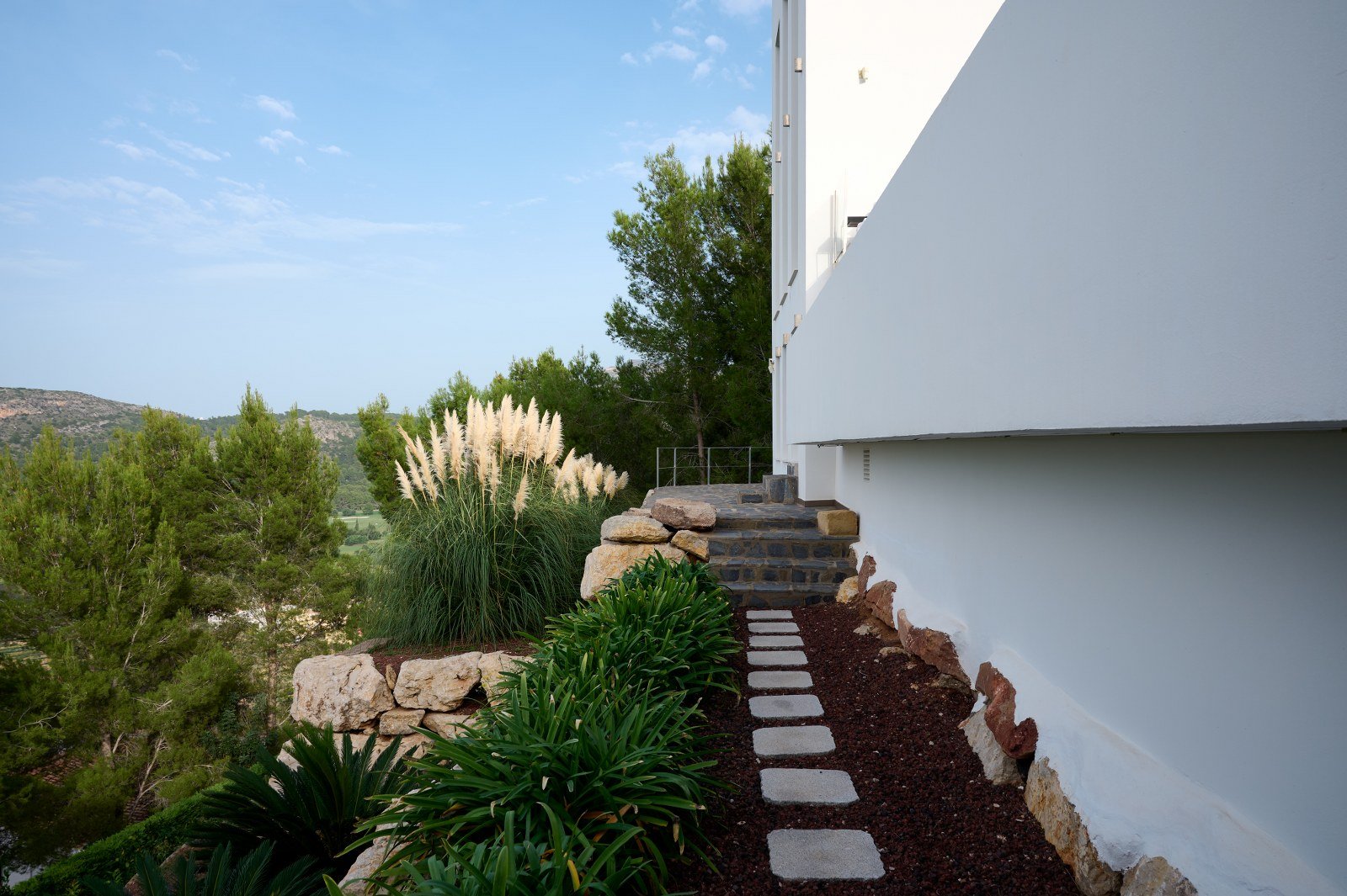 42 view exterior_1600x1065.JPG